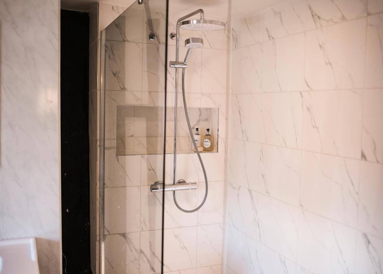 فيلا Taylour House - Edenbridge, Sleeps 10, Historic, Unique Yet Modern المظهر الخارجي الصورة